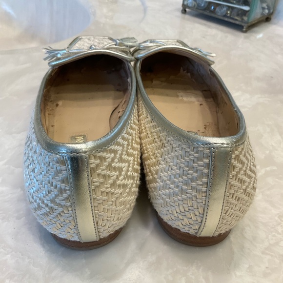 Enzo Angiolini Dressy Flats / Loafers / Slip Ons Gold Woven w/ Tassels, Size 7.5 - Picture 7 of 11